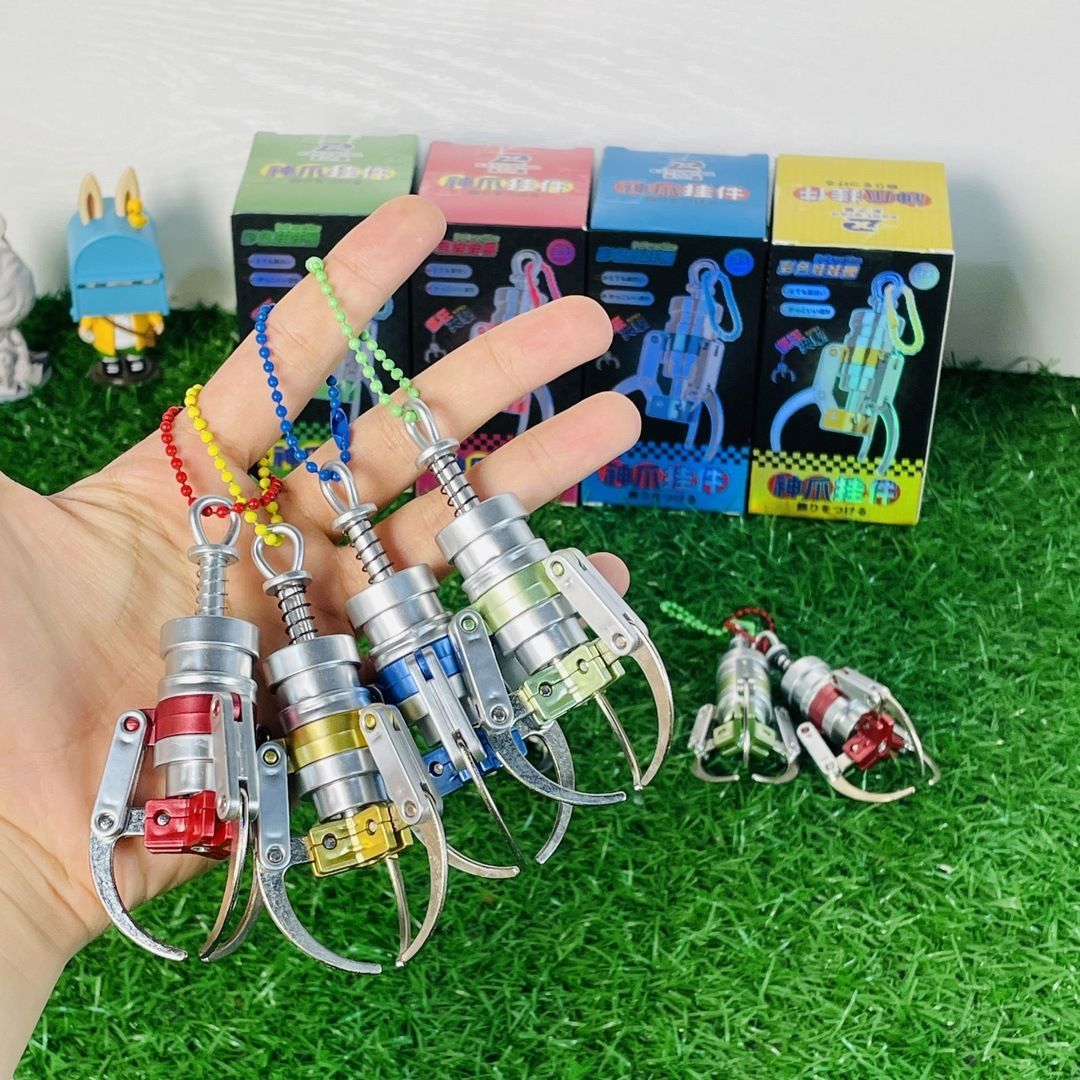 Alloy claw machine claw release keychain